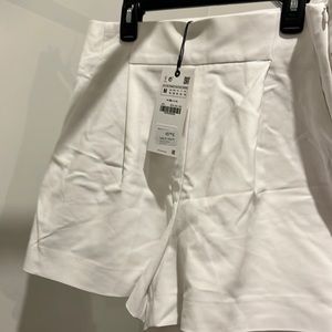 NWT Zara pleated white shorts with pockets